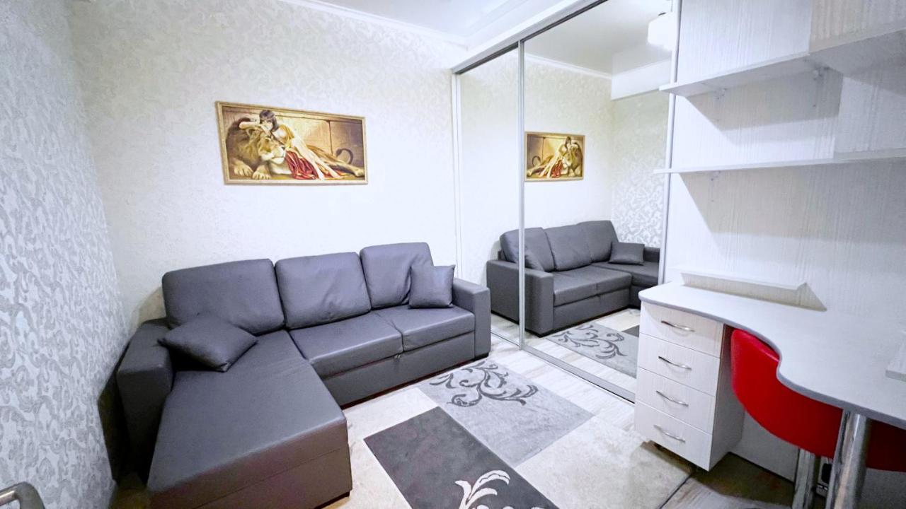 Apartament De Lux Cu 2 Camere Si Living 키시나우 외부 사진